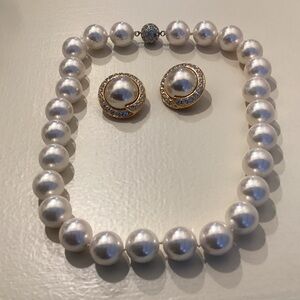 Elegant Pearl Necklace and Earring Set
